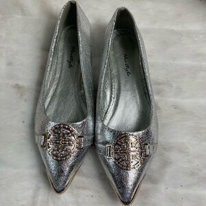 Herstyle Silver metallic flats pointed toe front buckle accent rhinestonesSZ9.5W